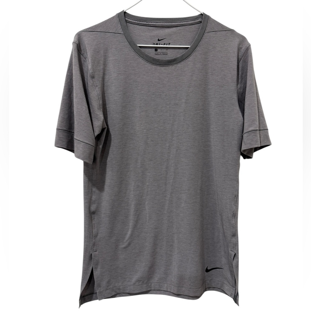 Men’s Nike Yoga shirt - Size small - Grey